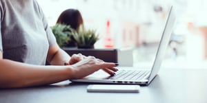 woman-using-laptop-cafe